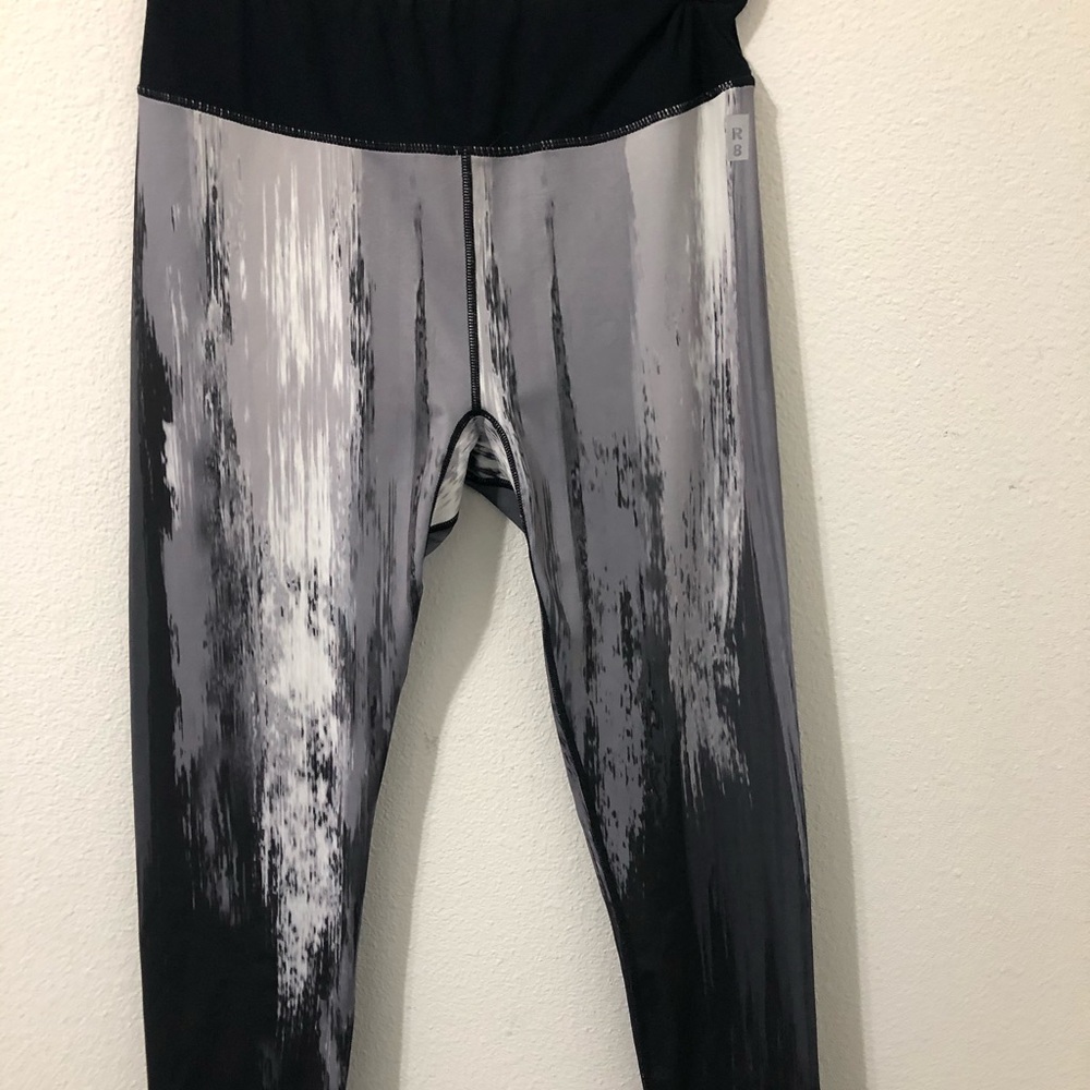 Athletic leggings